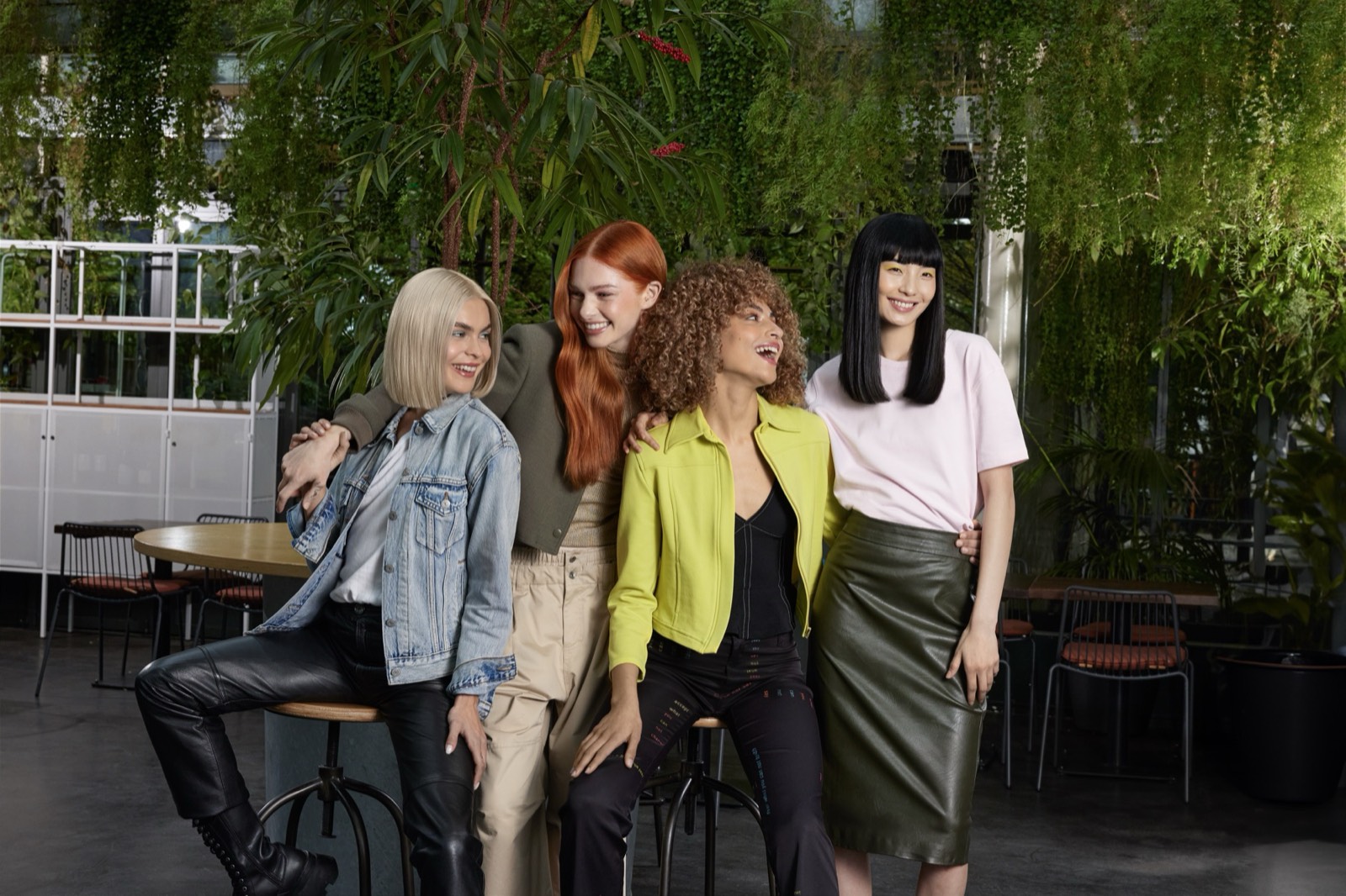 Grupo de modelos con distintos estilos de cabello de Yellow Professional